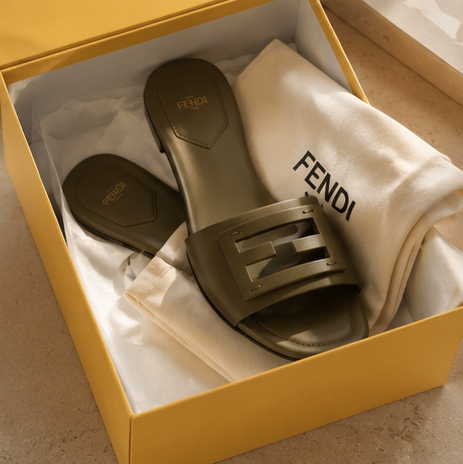 Baguette Green leather slides